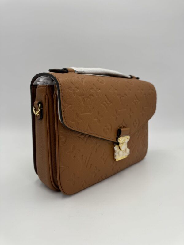 LL Pochette Métis – Cognac/Gold
