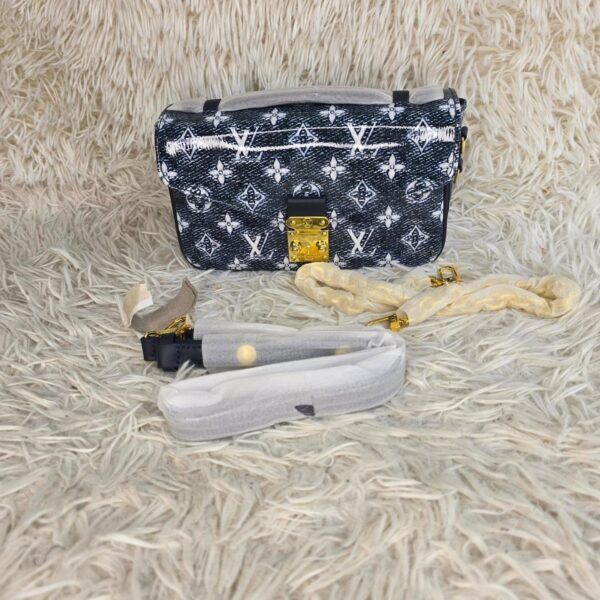 Pochette Metis East West